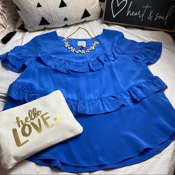 HD in Paris Tops - Silk boutique blouse! Size large